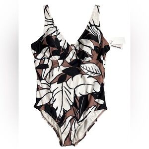 Lands’ End Leaf Print One Piece Swimsuit NWT Size 14–16